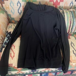 Lululemon black long sleeve with thumb hole pleated back thick tshirt. Size 12